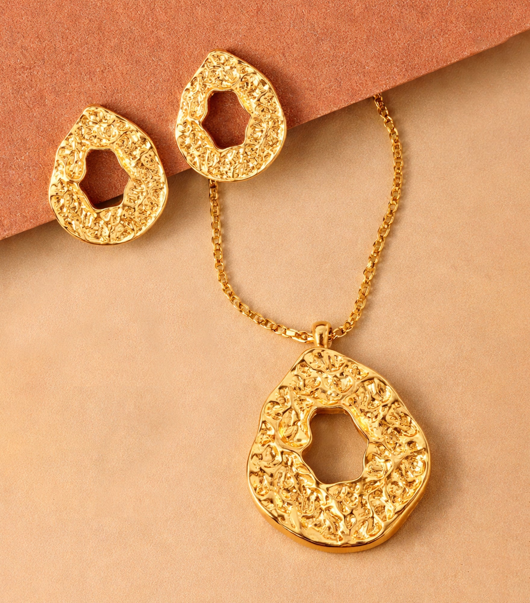 Textured Gold Pendant Necklace & Earrings Set | Elyva Jewelry